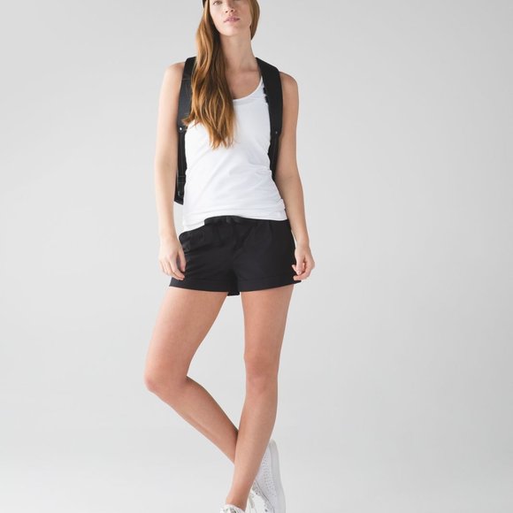Lululemon short black Spring Break Away Short ll sz 4   Perfect  hike beach - Picture 3 of 6